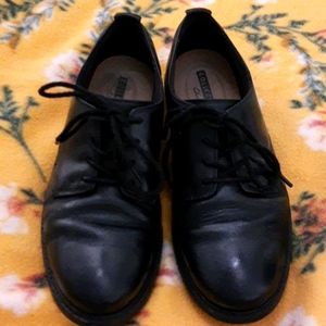 Clarks- Leather black shoes